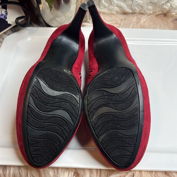 RED SUEDE BOOTIE HEELS - Picture 7 of 7